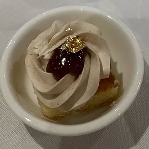 Meet your Posher, Alma